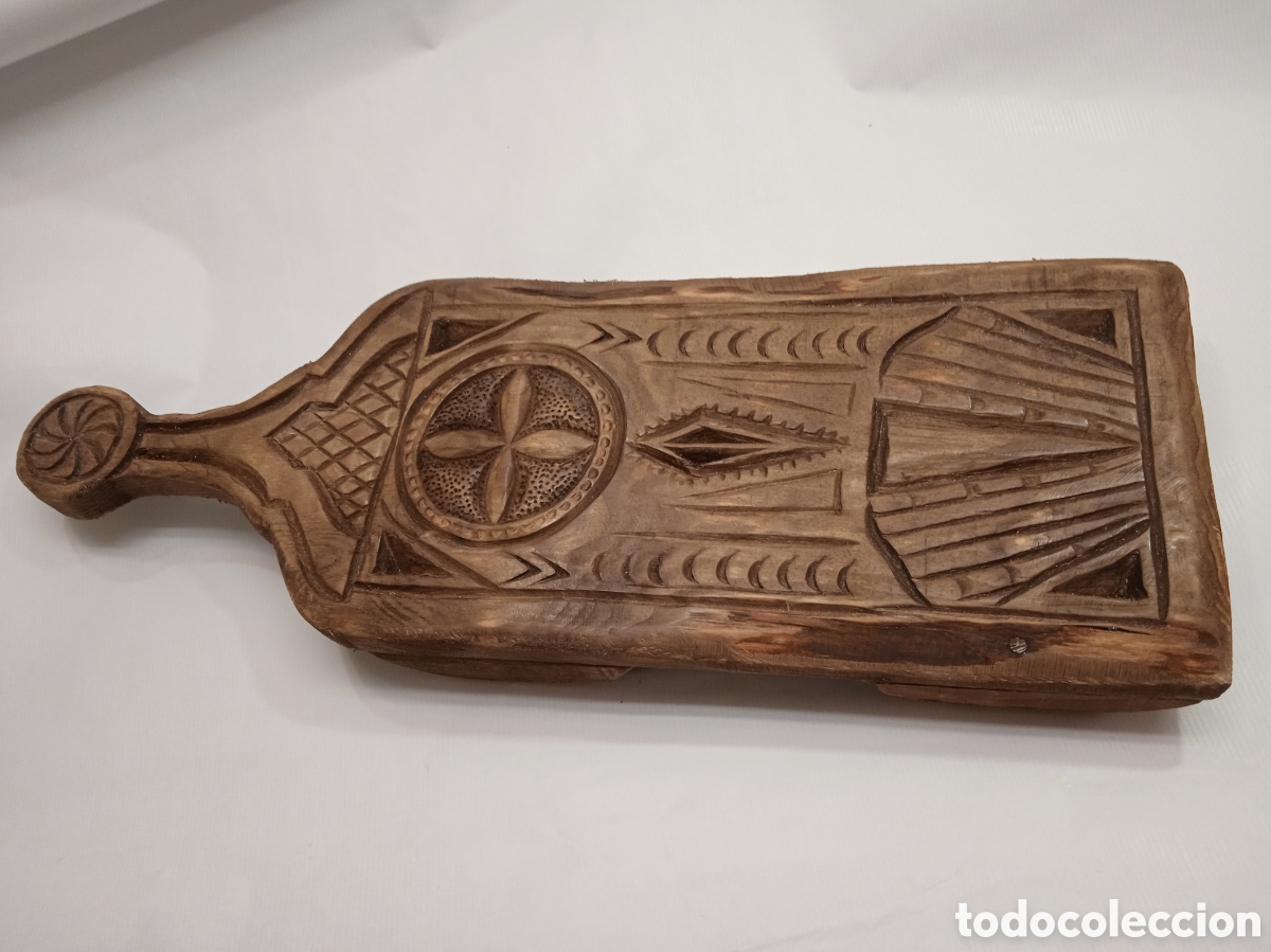 Antig&uuml;edades: Tabla de cocina tallada. - Foto 1