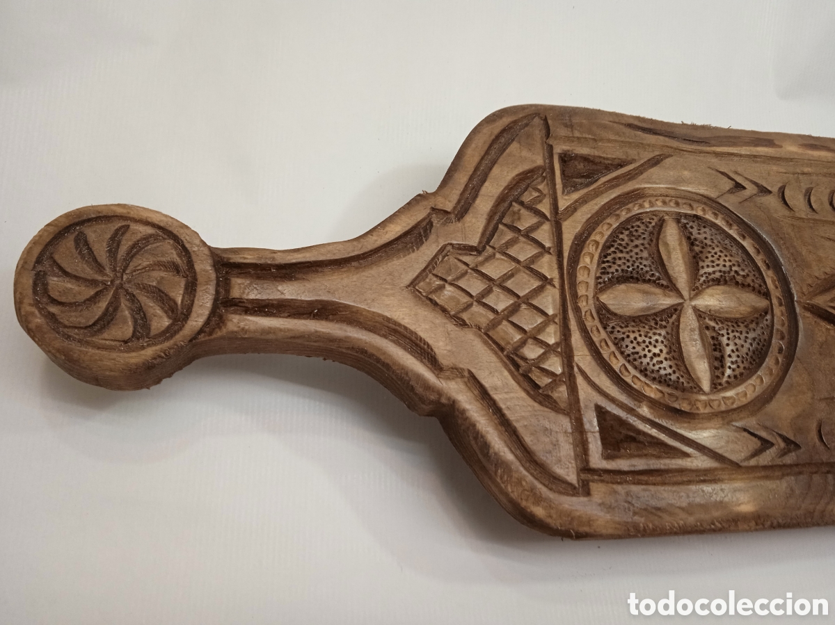 Antig&uuml;edades: Tabla de cocina tallada. - Foto 10