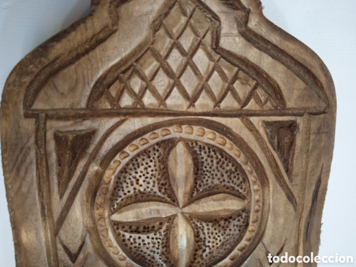 Antig&uuml;edades: Tabla de cocina tallada. - Foto 11