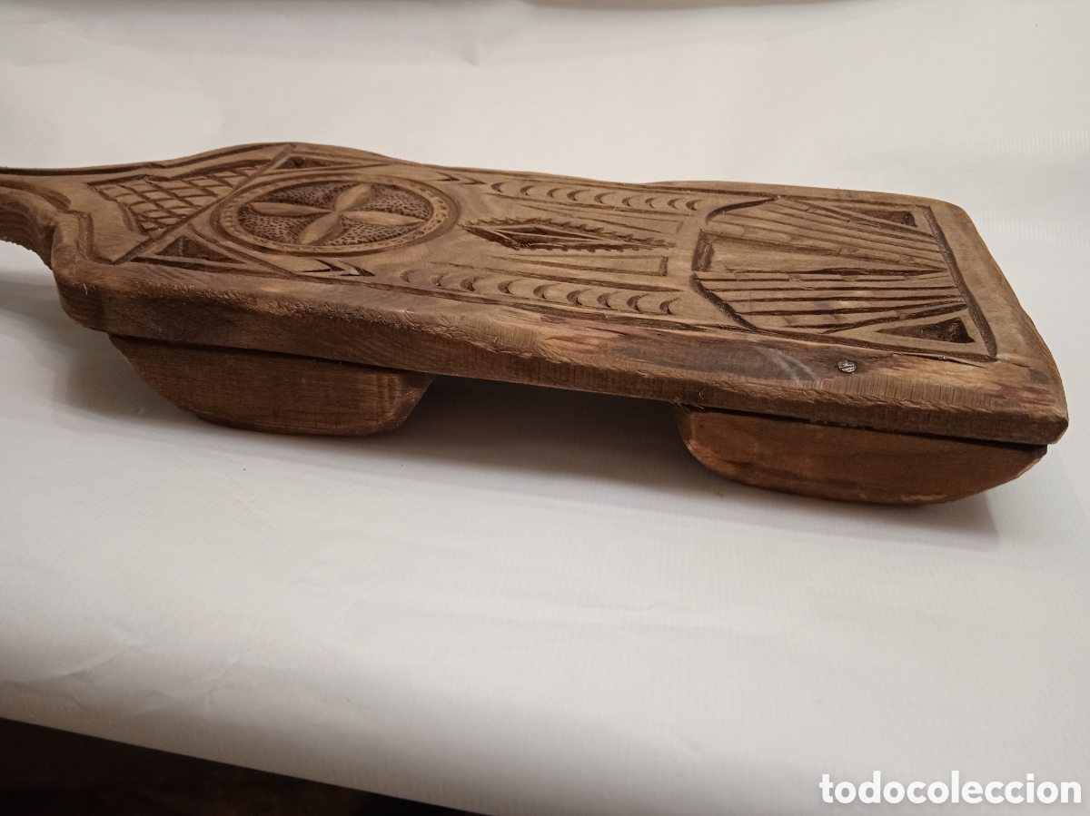 Antig&uuml;edades: Tabla de cocina tallada. - Foto 13
