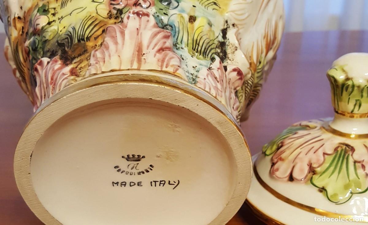Antig&uuml;edades: Jarr&oacute;n-Florero Capodimonte con tapa y asas - Foto 8