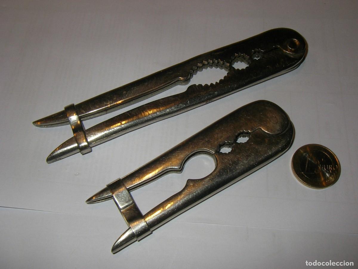 Antig&uuml;edades: Raros y artesanales casca pi&ntilde;ones y casca frutos de acero.