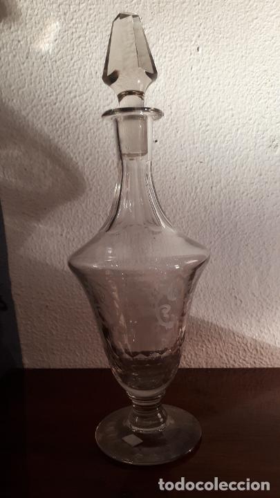 Antig&uuml;edades: Licorera de cristal siglo XIX - Foto 1