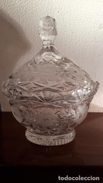 Antig&uuml;edades: Bombonera de cristal tallado - Foto 1