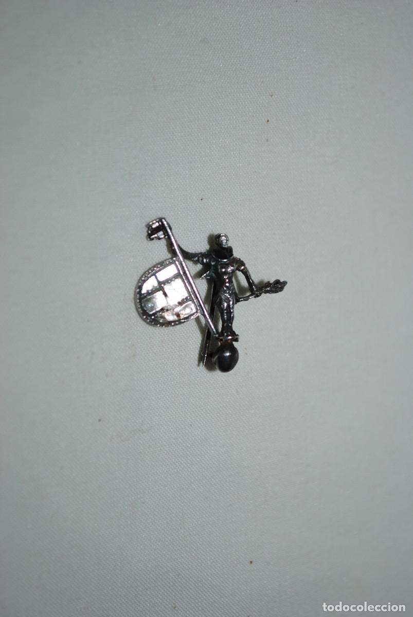 Antig&uuml;edades: BROCHE DE PLATA , EN FORMA DE GIRALDILLO - Foto 2