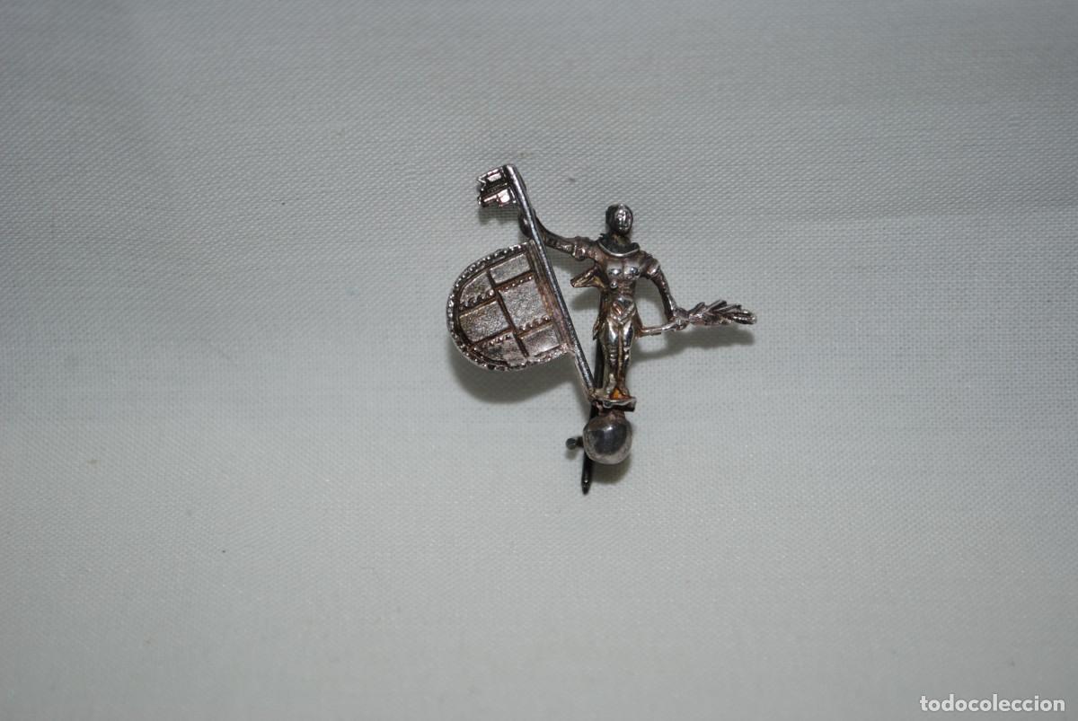 Antig&uuml;edades: BROCHE DE PLATA , EN FORMA DE GIRALDILLO - Foto 2