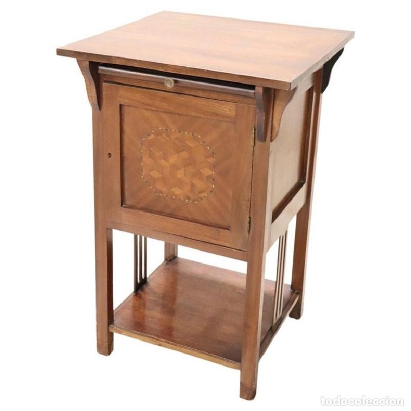 Antig&uuml;edades: Mesa de nogal con incrustaciones - Foto 1