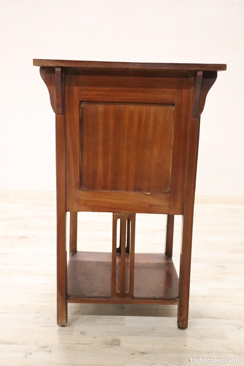 Antig&uuml;edades: Mesa de nogal con incrustaciones - Foto 2