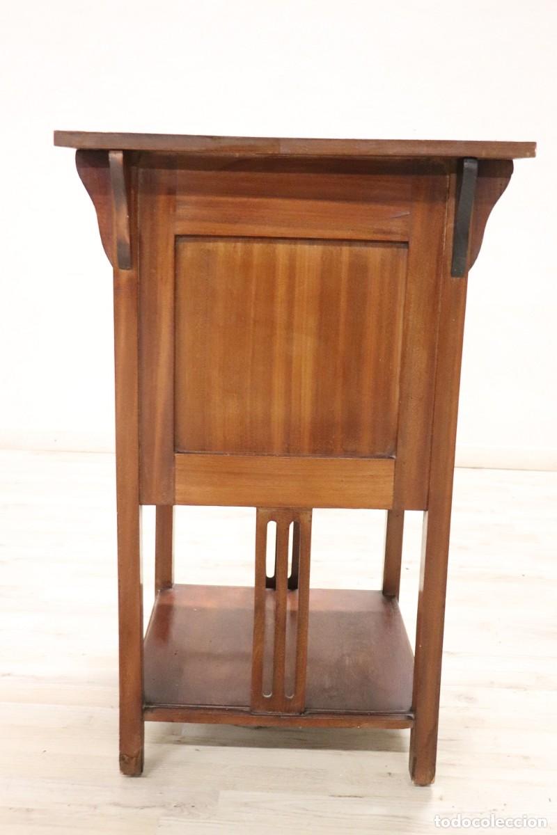 Antig&uuml;edades: Mesa de nogal con incrustaciones - Foto 3