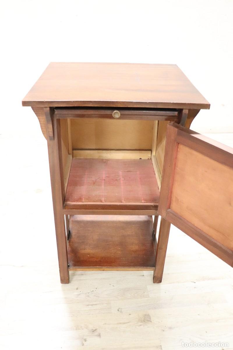 Antig&uuml;edades: Mesa de nogal con incrustaciones - Foto 4