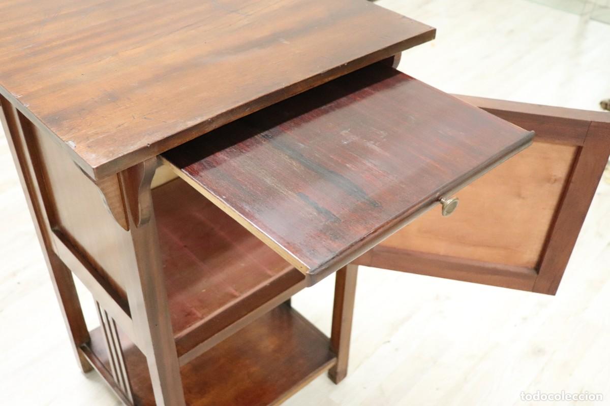 Antig&uuml;edades: Mesa de nogal con incrustaciones - Foto 5