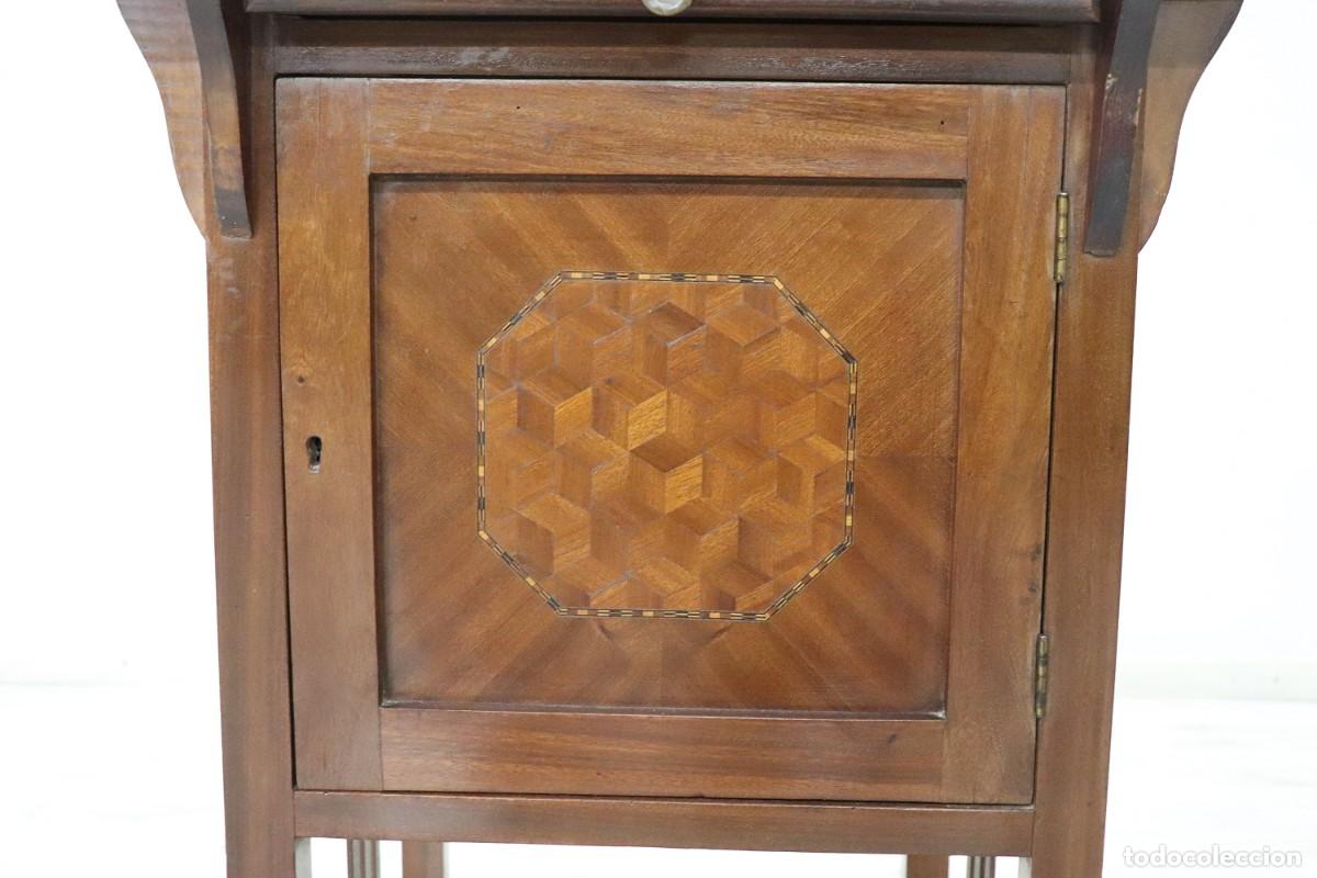 Antig&uuml;edades: Mesa de nogal con incrustaciones - Foto 6