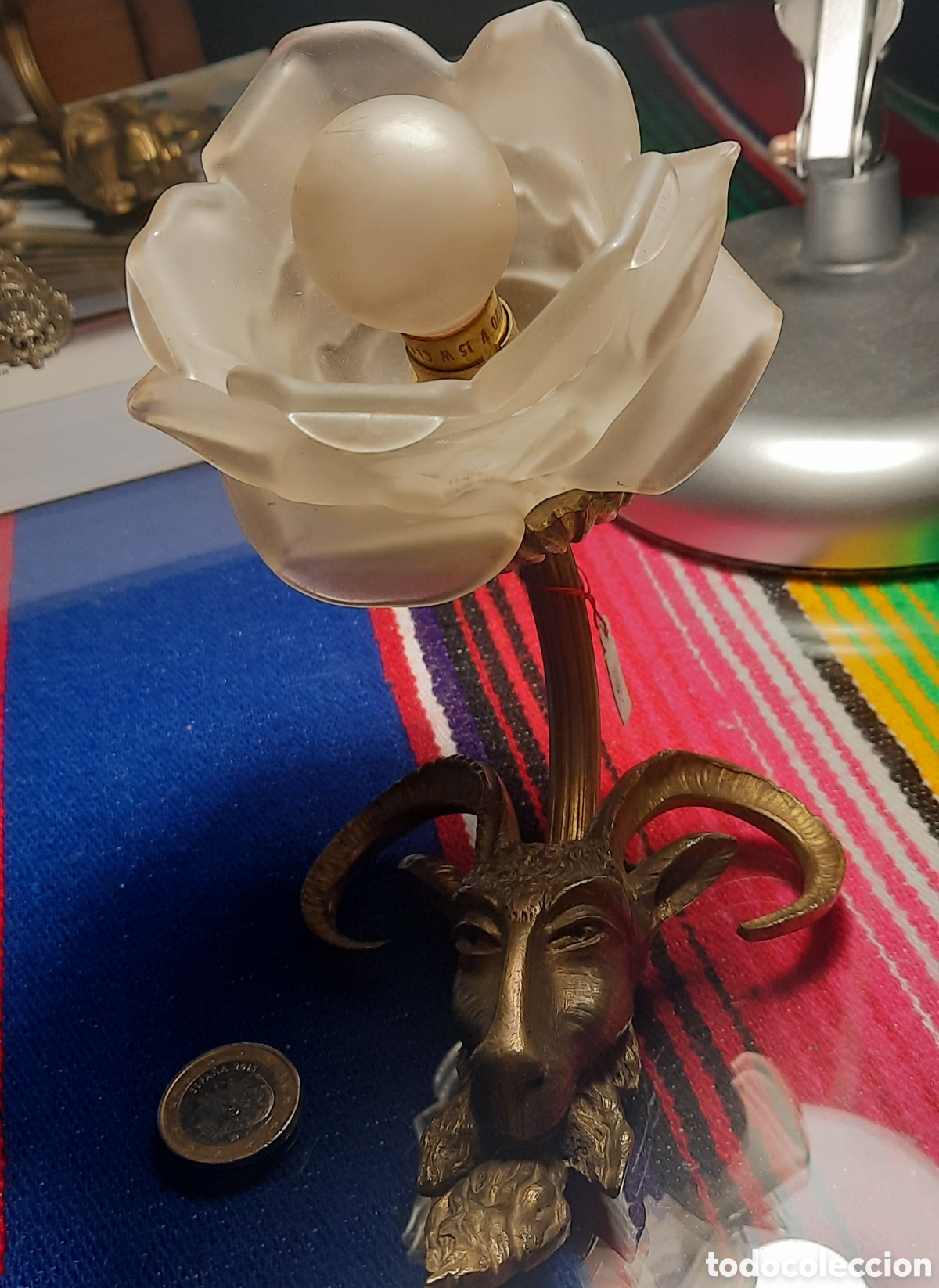 Antig&uuml;edades: Peque&ntilde;o aplique con tulipa de rosa - Foto 1