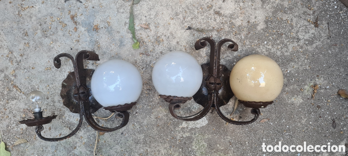 Antig&uuml;edades: 2 Apliques de hierro forjado antiguos - Foto 1