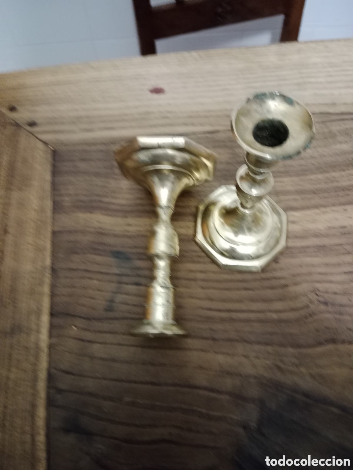 Antig&uuml;edades: Pareja de candelabros de bronce - Foto 3