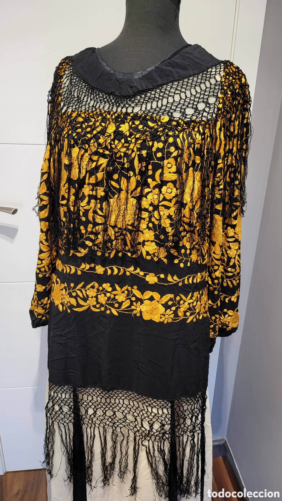 Antig&uuml;edades: MANTON DE MANILA SOBRE VESTIDO - Foto 2