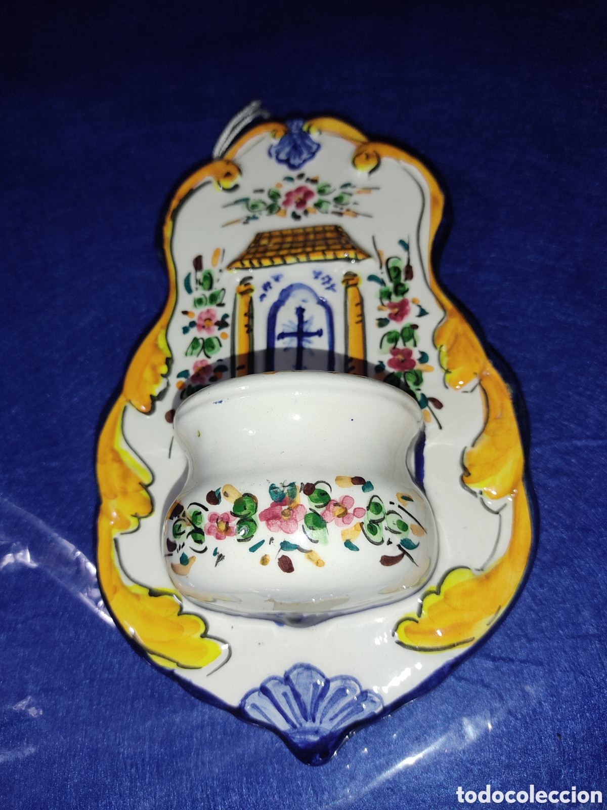 Antig&uuml;edades: Benditera de cer&aacute;mica de Talavera. - Foto 3