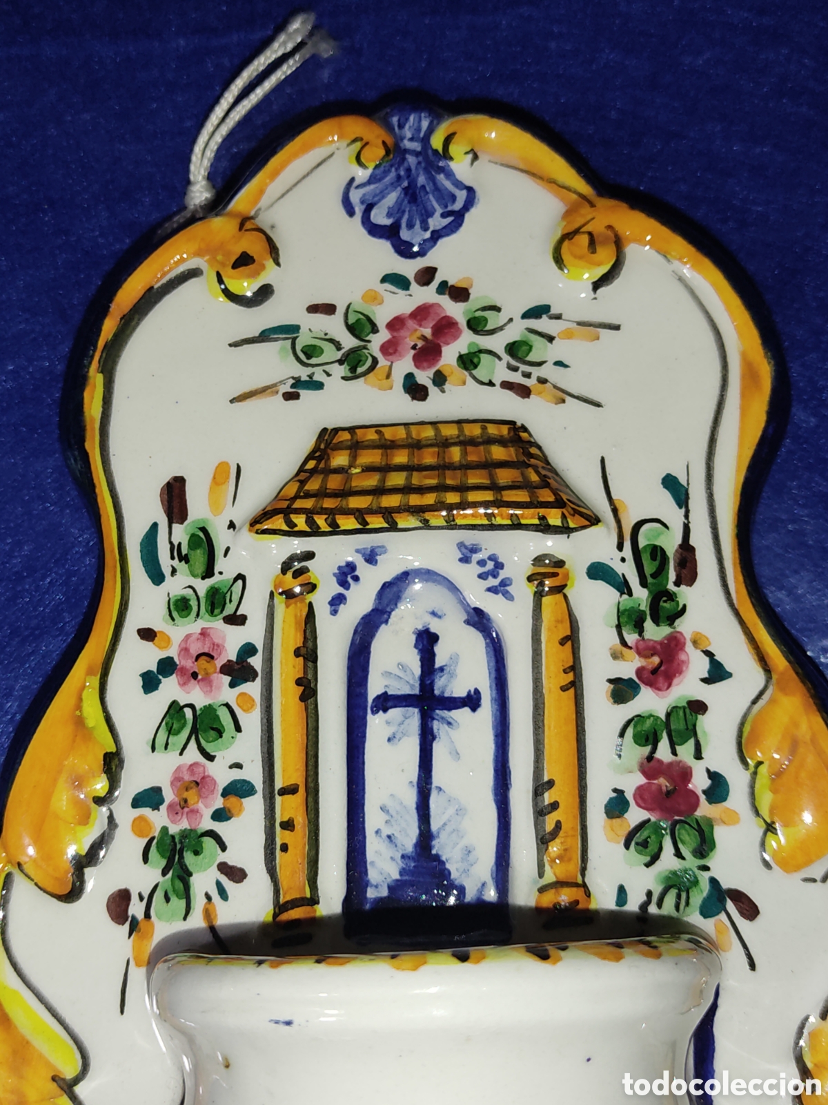 Antig&uuml;edades: Benditera de cer&aacute;mica de Talavera. - Foto 4