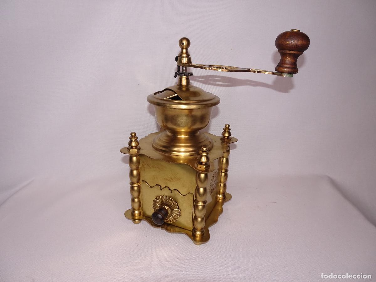 Antiquit&eacute;s: Molinillo para moler cafe de bronce