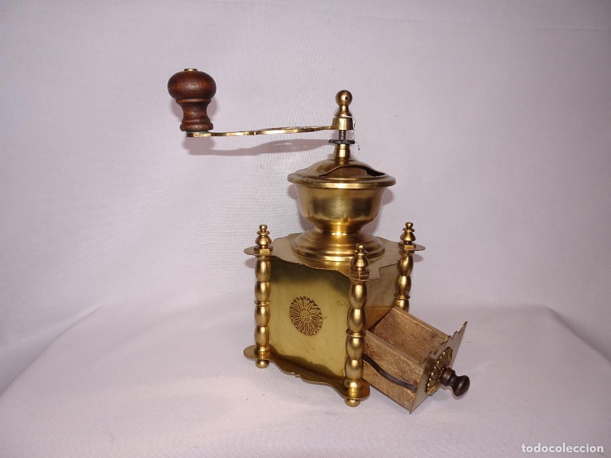 Antig&uuml;edades: Molinillo para moler cafe de bronce - Foto 2