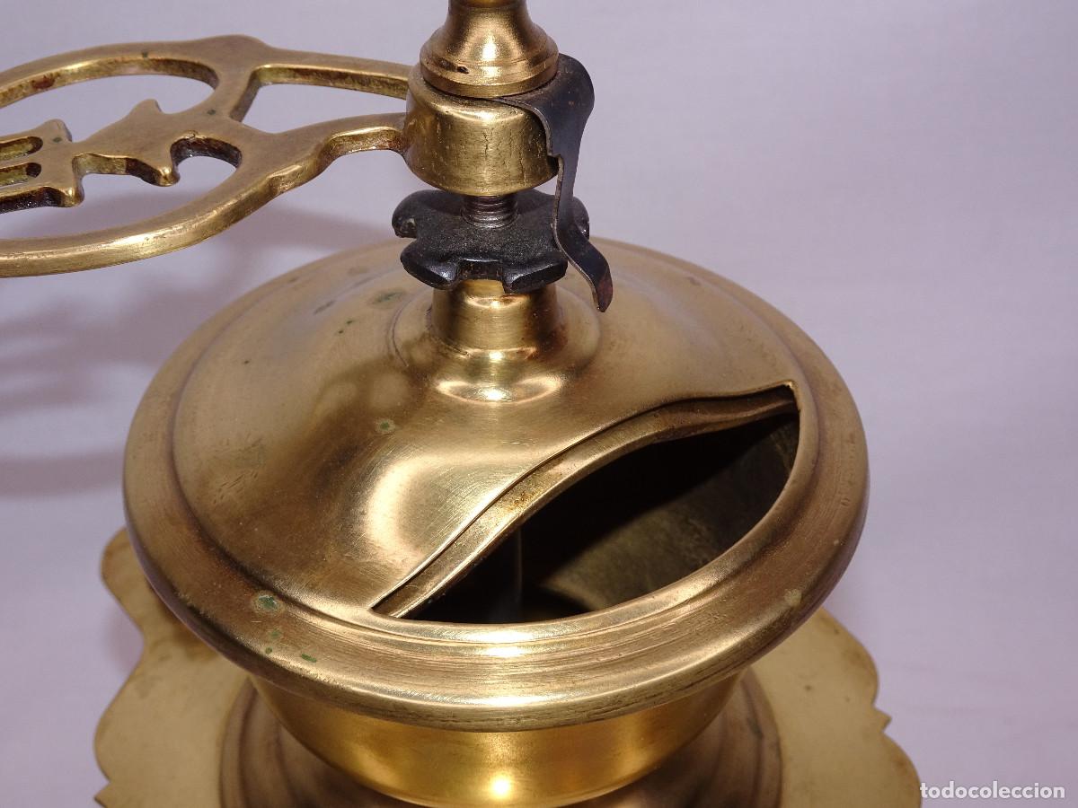 Antig&uuml;edades: Molinillo para moler cafe de bronce - Foto 4