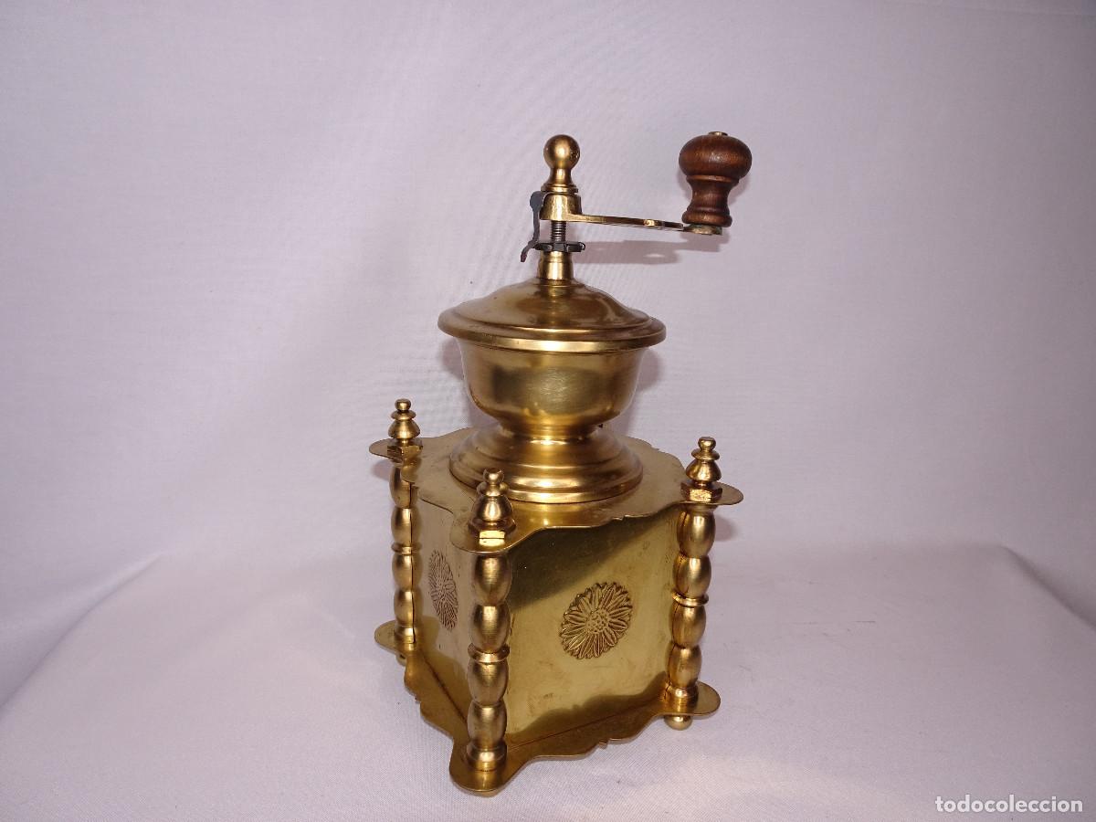 Antig&uuml;edades: Molinillo para moler cafe de bronce - Foto 6