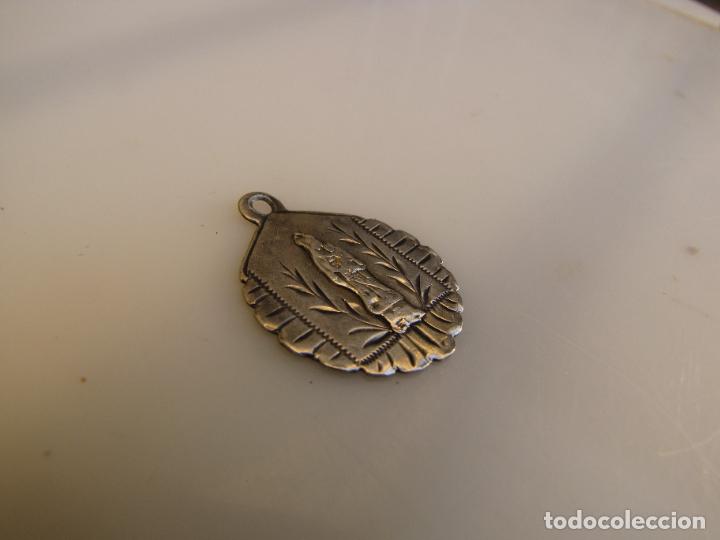Antig&uuml;edades: 40- Medalla de plata Virgen de Loreto. Laureada - Foto 3