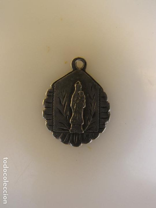 Antig&uuml;edades: 40- Medalla de plata Virgen de Loreto. Laureada - Foto 4