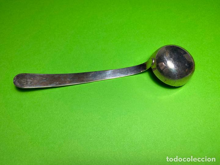 Antig&uuml;edades: 100- Cucharilla lit&uacute;rgica. Ba&ntilde;o de plata. - Foto 2