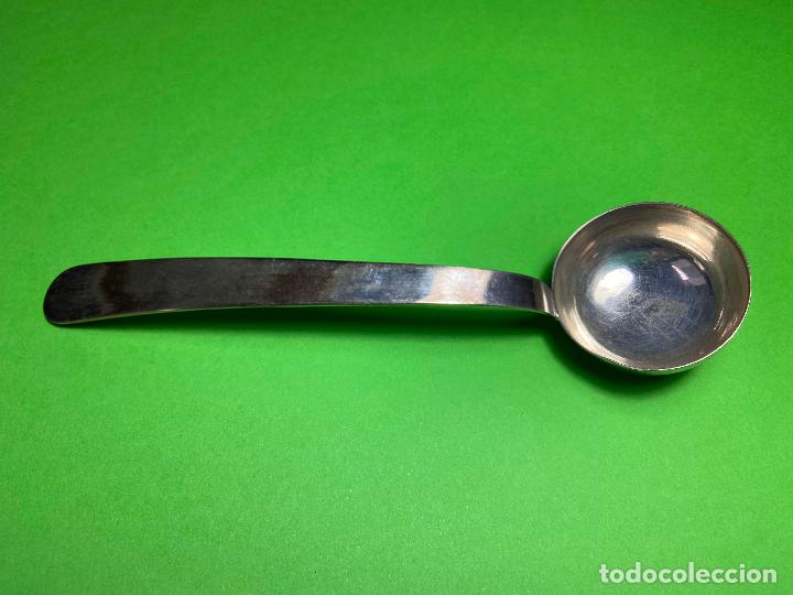 Antig&uuml;edades: 100- Cucharilla lit&uacute;rgica. Ba&ntilde;o de plata. - Foto 1