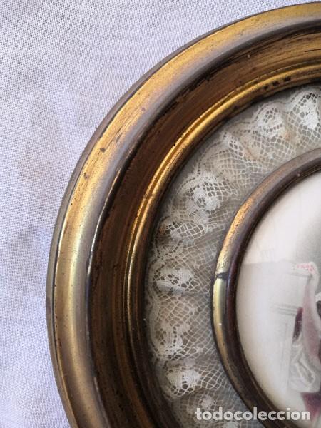 Antig&uuml;edades: MARCO ISABELINO DE MADERA DORADA CON L&Aacute;MINA - Foto 3