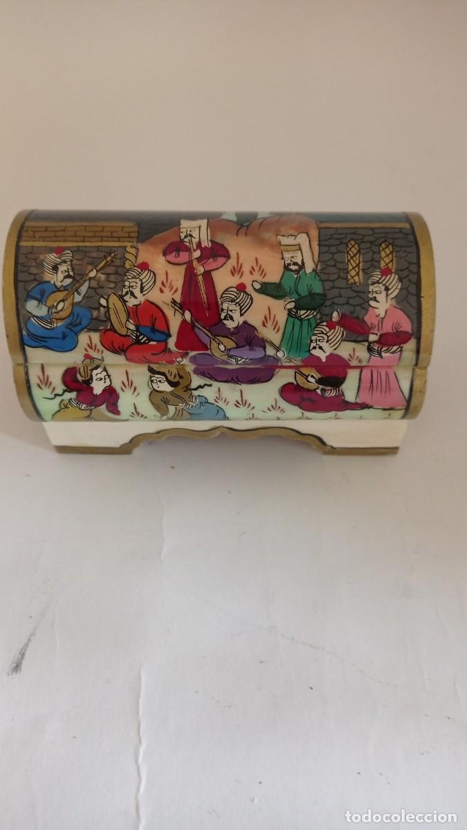 Antig&uuml;edades: Caja turca de hueso - Foto 1