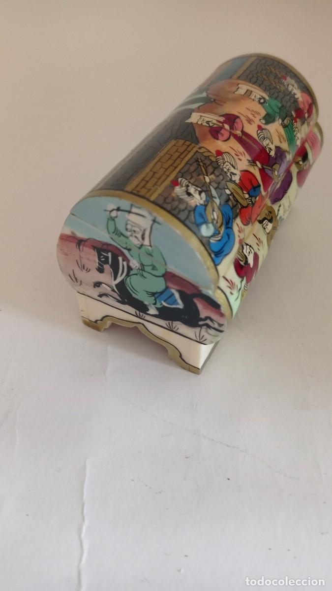 Antig&uuml;edades: Caja turca de hueso - Foto 2
