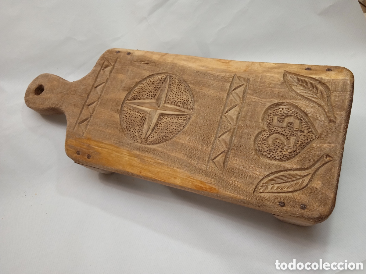 Antig&uuml;edades: Tabla de cocina tallada - Foto 1