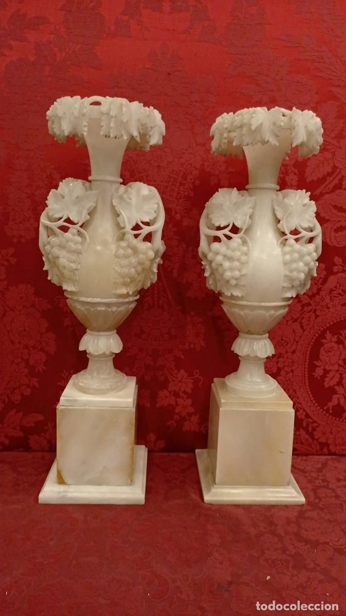 Antig&uuml;edades: Talla m&aacute;rmol de Carrara pareja de jarrones - Foto 1