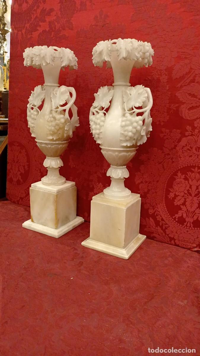 Antig&uuml;edades: Talla m&aacute;rmol de Carrara pareja de jarrones - Foto 2