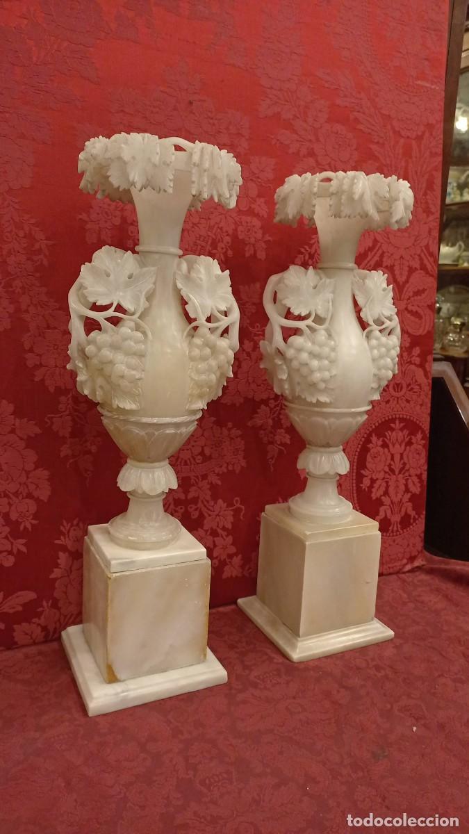 Antig&uuml;edades: Talla m&aacute;rmol de Carrara pareja de jarrones - Foto 3