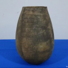 Antigüedades: BOTE DE CERÁMICA PROCEDENTE DE OLOT, CON SELLO. TIENE RAJA LATERAL.. Lote 374102634