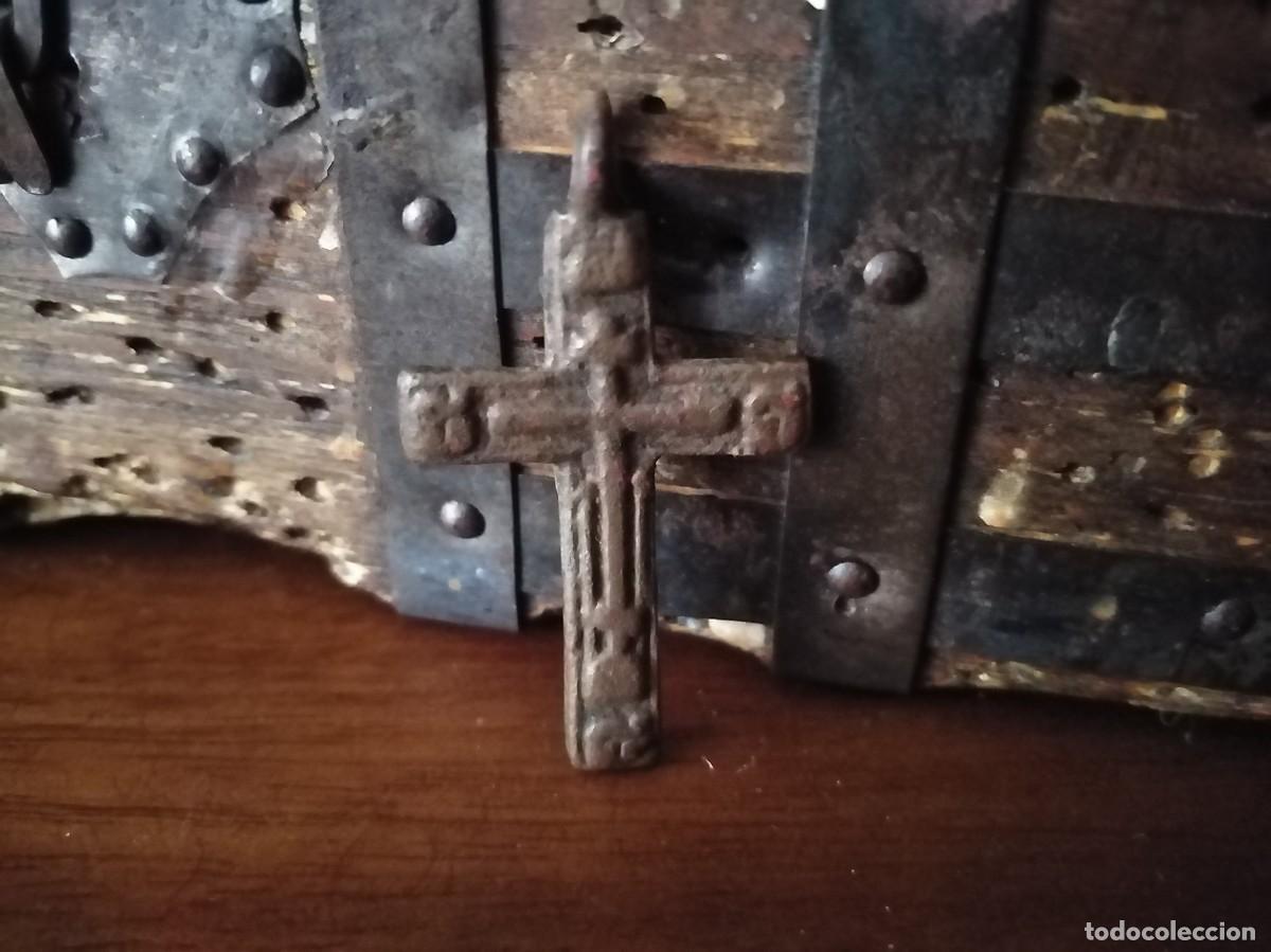 Antig&uuml;edades: Antiguo crucifijo. - Foto 1