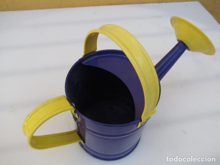 Antig&uuml;edades: 49.- regadera de chapa esmaltada morada - Foto 3