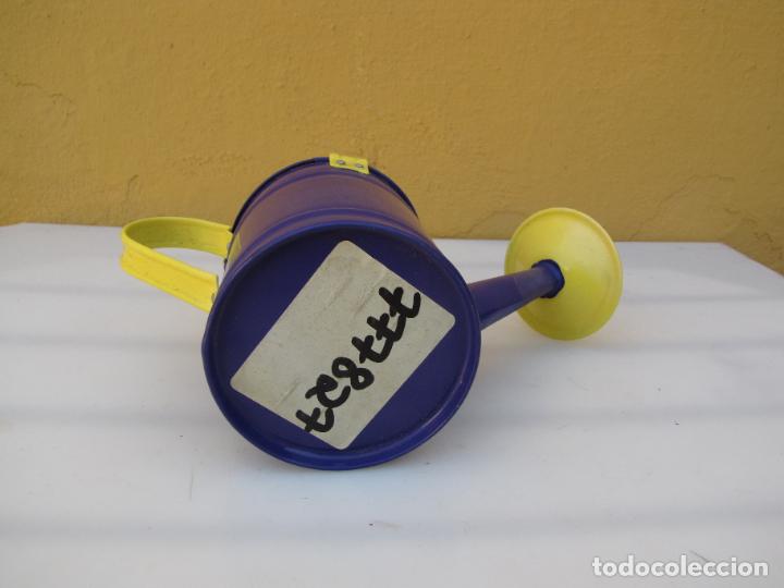 Antig&uuml;edades: 49.- regadera de chapa esmaltada morada - Foto 4