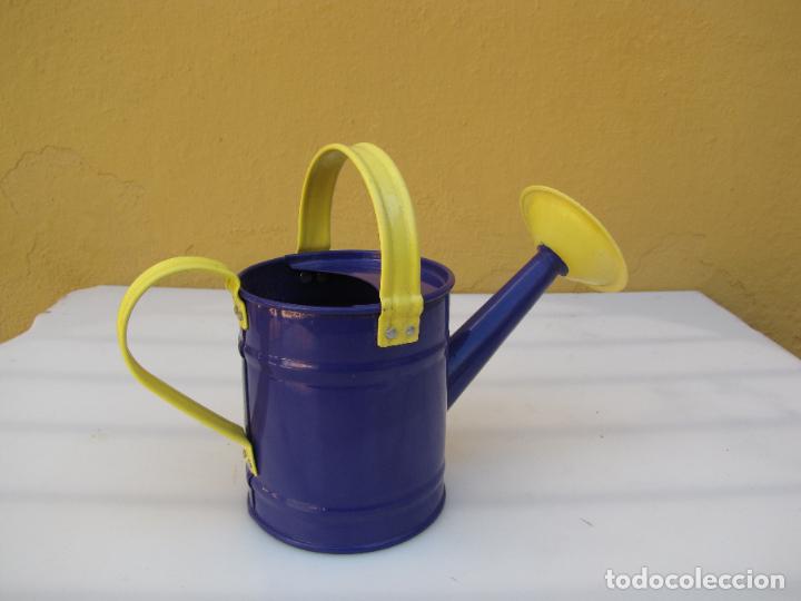 Antig&uuml;edades: 49.- regadera de chapa esmaltada morada - Foto 1