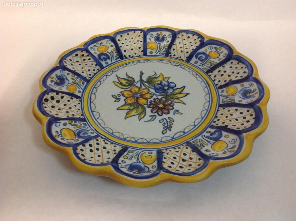 Antig&uuml;edades: Plato de cer&aacute;mica de Talavera - Foto 1