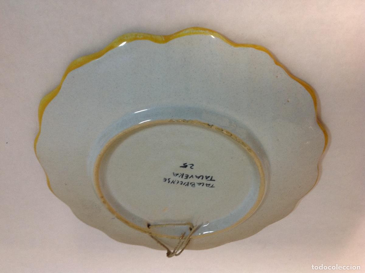 Antig&uuml;edades: Plato de cer&aacute;mica de Talavera - Foto 2