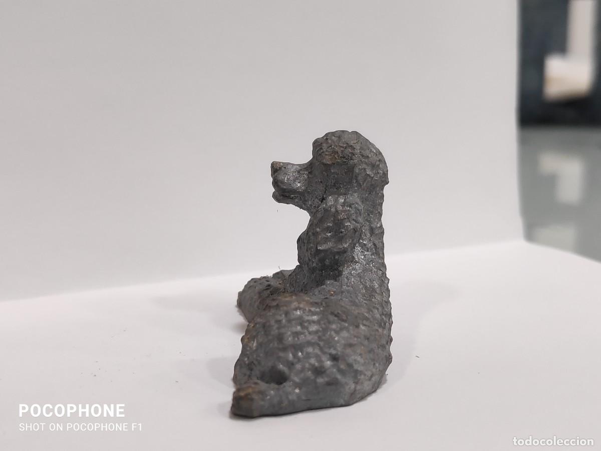 Antig&uuml;edades: Escultura peque&ntilde;a de perro, caniche - Foto 4