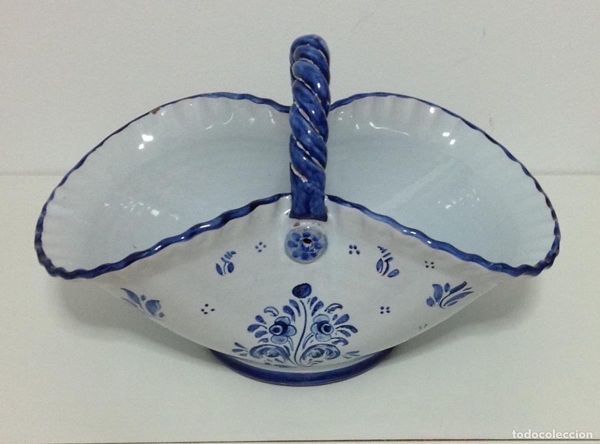 Antig&uuml;edades: Cesta de cer&aacute;mica de Talavera - Foto 2