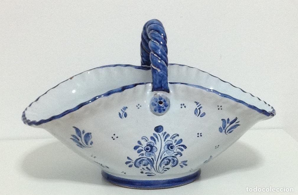 Antig&uuml;edades: Cesta de cer&aacute;mica de Talavera - Foto 1