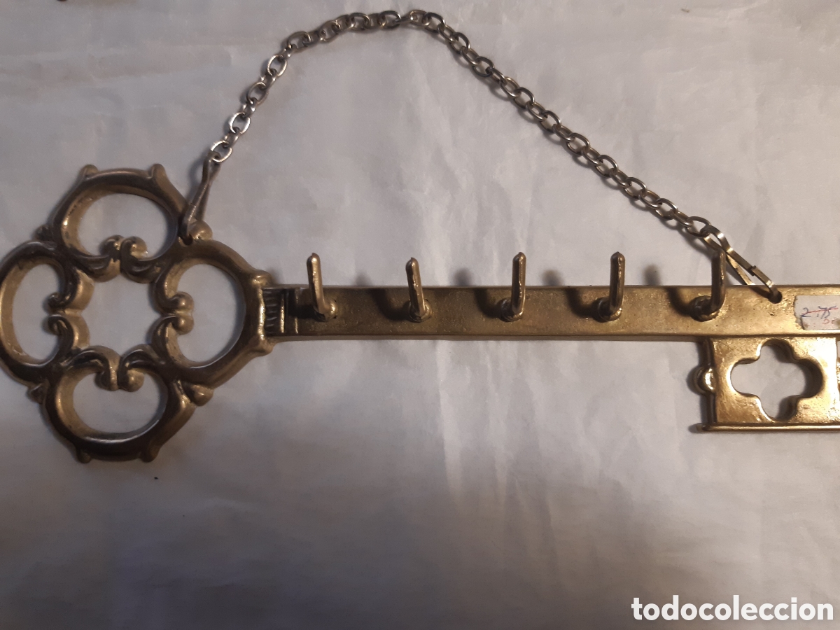 Antig&uuml;edades: 2 CUELGALLAVES DE BRONCE O LATON - Foto 3