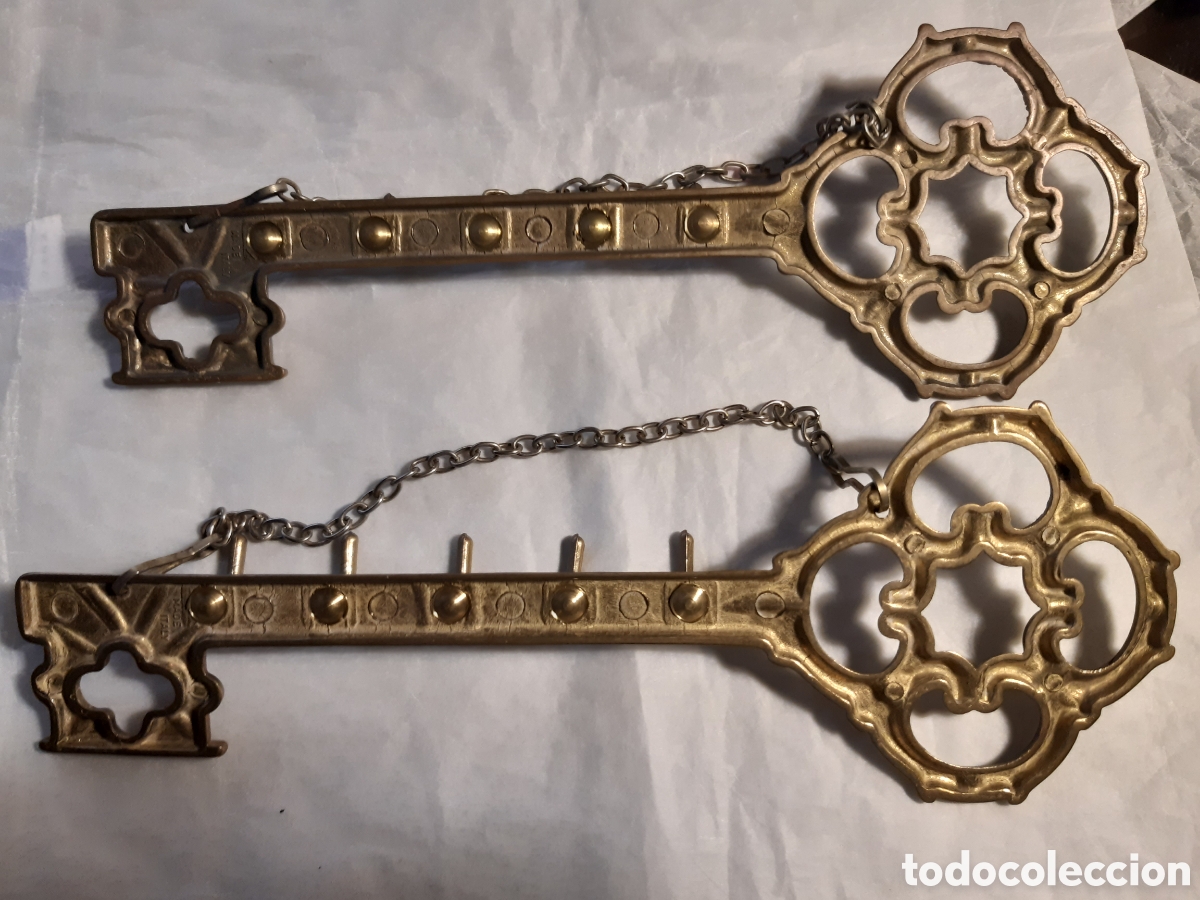 Antig&uuml;edades: 2 CUELGALLAVES DE BRONCE O LATON - Foto 5
