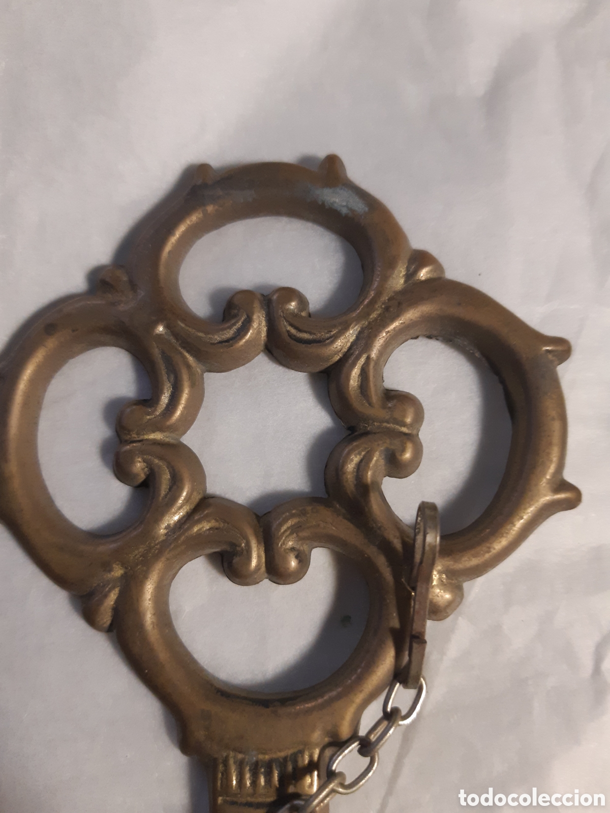 Antig&uuml;edades: 2 CUELGALLAVES DE BRONCE O LATON - Foto 8